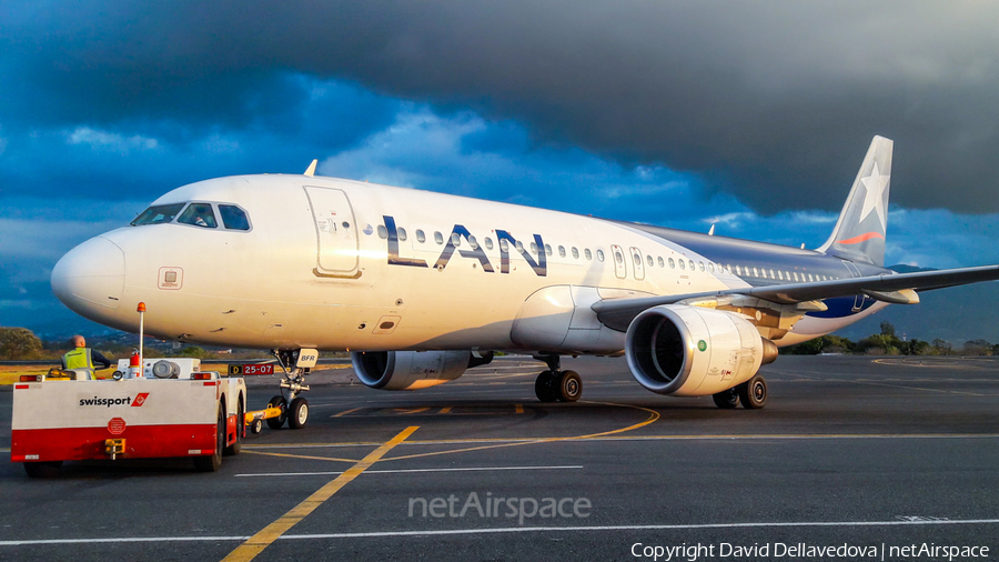 LAN Airlines Airbus A320-214 (CC-BFR) | Photo 334986
