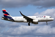LATAM Airlines Chile Airbus A320-214 (CC-BFS) at  Miami - International, United States