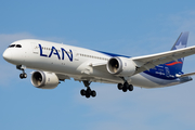 LAN Airlines Boeing 787-9 Dreamliner (CC-BGB) at  New York - John F. Kennedy International, United States