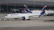 LATAM Airlines Chile Boeing 787-9 Dreamliner (CC-BGB) at  Miami - International, United States