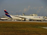 LATAM Airlines Chile Boeing 787-9 Dreamliner (CC-BGB) at  Miami - International, United States