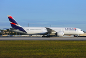 LAN Airlines Boeing 787-9 Dreamliner (CC-BGC) at  Miami - International, United States