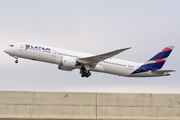 LATAM Airlines Chile Boeing 787-9 Dreamliner (CC-BGC) at  Miami - International, United States