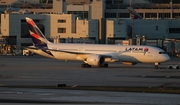 LATAM Airlines Chile Boeing 787-9 Dreamliner (CC-BGD) at  Miami - International, United States