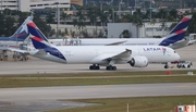 LATAM Airlines Chile Boeing 787-9 Dreamliner (CC-BGE) at  Miami - International, United States