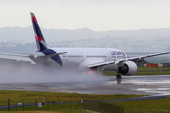 LATAM Airlines Chile Boeing 787-9 Dreamliner (CC-BGE) at  Auckland - International, New Zealand