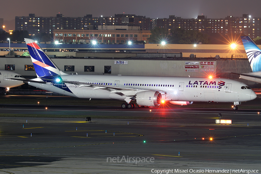 LATAM Airlines Chile Boeing 787-9 Dreamliner (CC-BGE) | Photo 271631