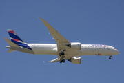 LAN Airlines Boeing 787-9 Dreamliner (CC-BGG) at  Madrid - Barajas, Spain