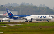 LATAM Airlines Chile Boeing 787-9 Dreamliner (CC-BGI) at  Sao Paulo - Guarulhos - Andre Franco Montoro (Cumbica), Brazil