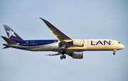 LATAM Airlines Chile Boeing 787-9 Dreamliner (CC-BGI) at  Sao Paulo - Guarulhos - Andre Franco Montoro (Cumbica), Brazil