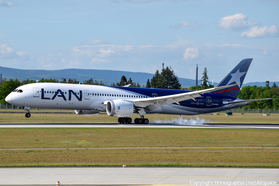 LATAM Airlines Chile Boeing 787-9 Dreamliner (CC-BGJ) | Photo 421811
