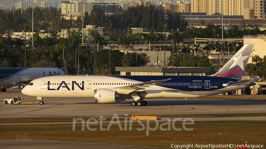LATAM Airlines Chile Boeing 787-9 Dreamliner (CC-BGJ) | Photo 168201