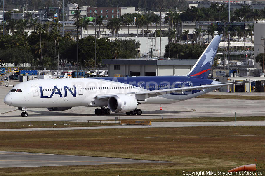 LATAM Airlines Chile Boeing 787-9 Dreamliner (CC-BGJ) | Photo 247834