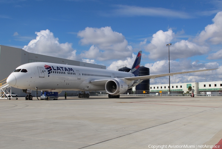 LATAM Airlines Chile Boeing 787-9 Dreamliner (CC-BGK) | Photo 206060