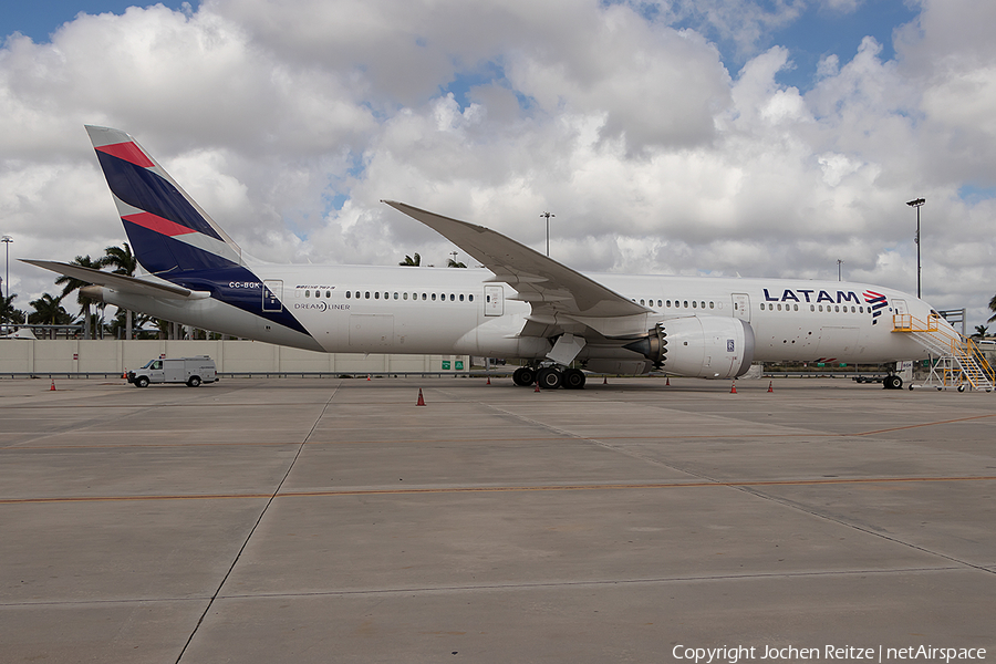 LATAM Airlines Chile Boeing 787-9 Dreamliner (CC-BGK) | Photo 220511