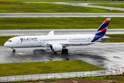 LATAM Airlines Chile Boeing 787-9 Dreamliner (CC-BGL) at  Sao Paulo - Guarulhos - Andre Franco Montoro (Cumbica), Brazil