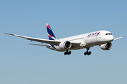 LATAM Airlines Chile Boeing 787-9 Dreamliner (CC-BGL) at  Miami - International, United States