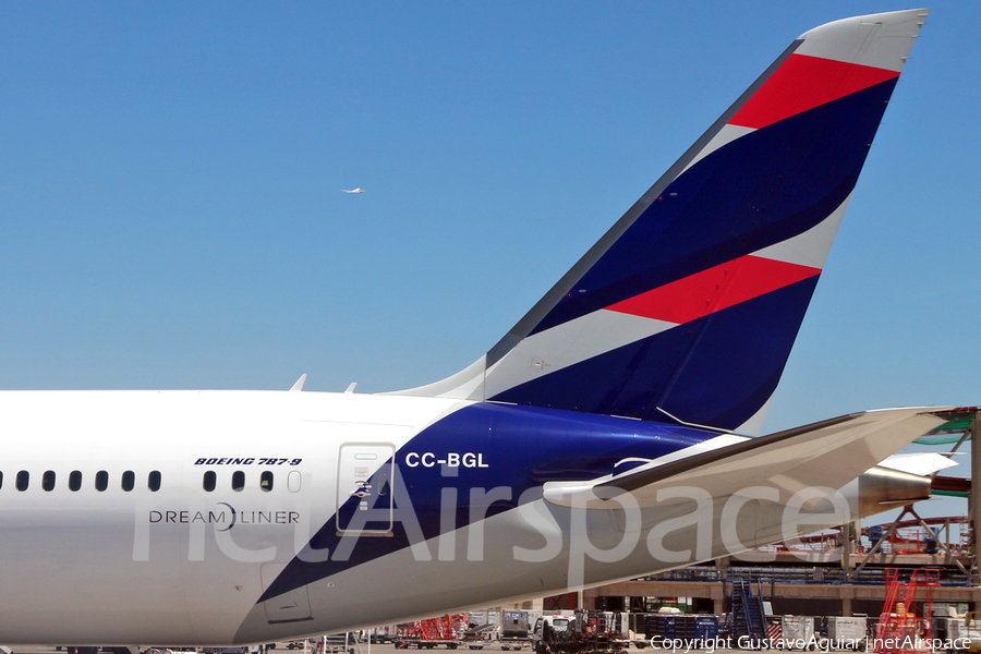 LATAM Airlines Chile Boeing 787-9 Dreamliner (CC-BGL) | Photo 336003