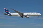 LATAM Airlines Chile Boeing 787-9 Dreamliner (CC-BGM) at  Miami - International, United States