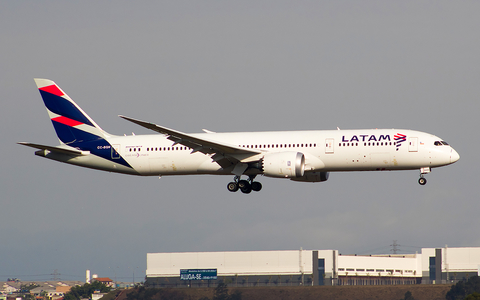 LATAM Airlines Chile Boeing 787-9 Dreamliner (CC-BGN) at  Sao Paulo - Guarulhos - Andre Franco Montoro (Cumbica), Brazil