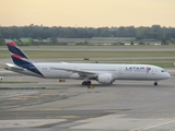 LATAM Airlines Chile Boeing 787-9 Dreamliner (CC-BGN) at  New York - John F. Kennedy International, United States