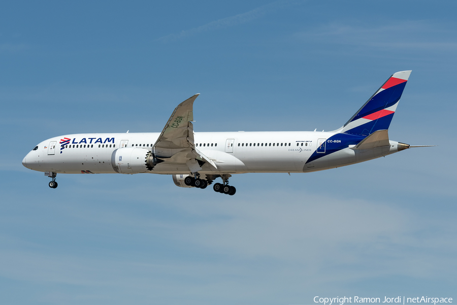 LATAM Airlines Chile Boeing 787-9 Dreamliner (CC-BGN) | Photo 535737