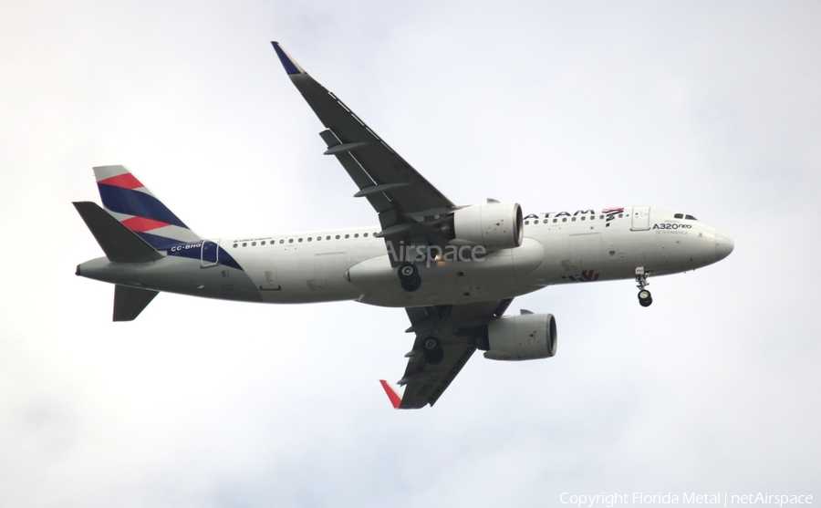 LATAM Airlines Chile Airbus A320-271N (CC-BHG) | Photo 309294