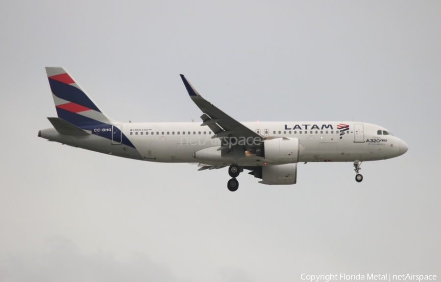 LATAM Airlines Chile Airbus A320-271N (CC-BHG) | Photo 556288