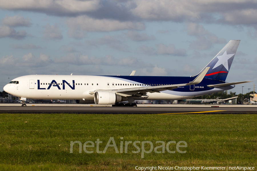 LAN Airlines Boeing 767-316(ER) (CC-BJA) | Photo 122404
