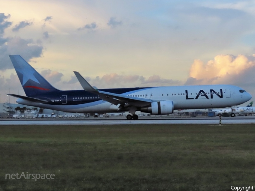 LAN Airlines Boeing 767-316(ER) (CC-BJA) | Photo 305754