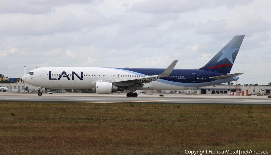 LAN Airlines Boeing 767-316(ER) (CC-BJA) | Photo 336026