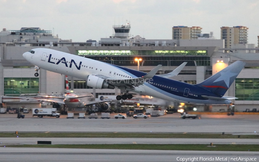 LAN Airlines Boeing 767-316(ER) (CC-BJA) | Photo 336027