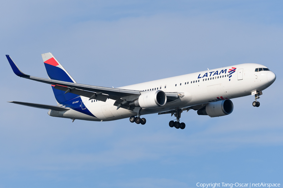 LATAM Airlines Chile Boeing 767-316(ER) (CC-CWF) | Photo 680028