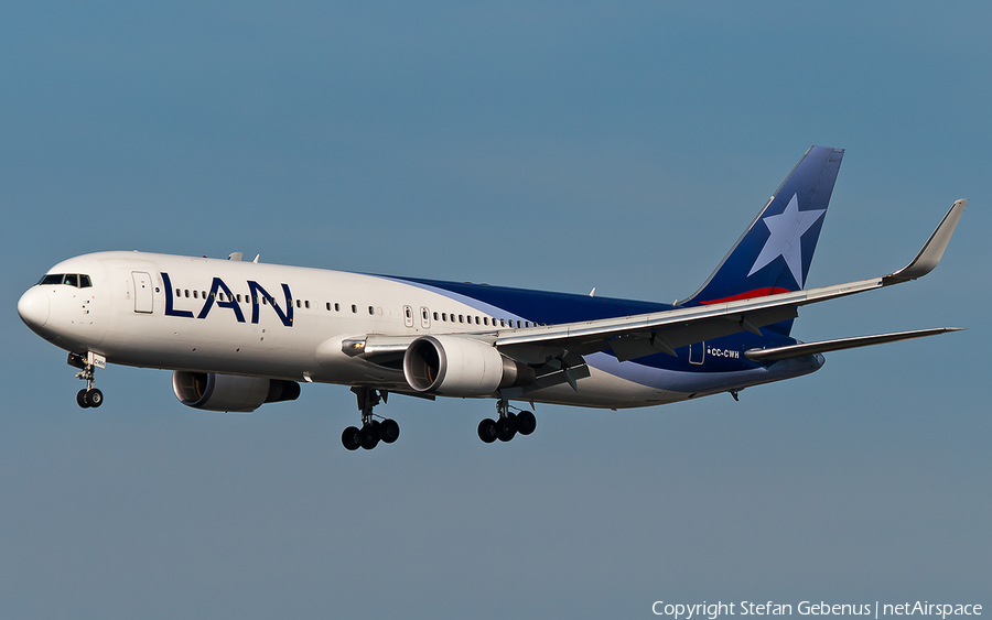LAN Airlines Boeing 767-316(ER) (CC-CWH) | Photo 2565