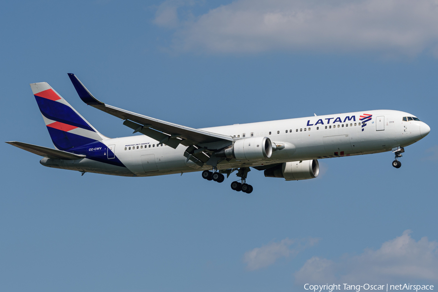 LATAM Airlines Chile Boeing 767-316(ER) (CC-CWV) | Photo 379148