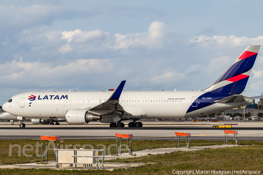 LATAM Airlines Chile Boeing 767-316(ER) (CC-CWV) | Photo 335097