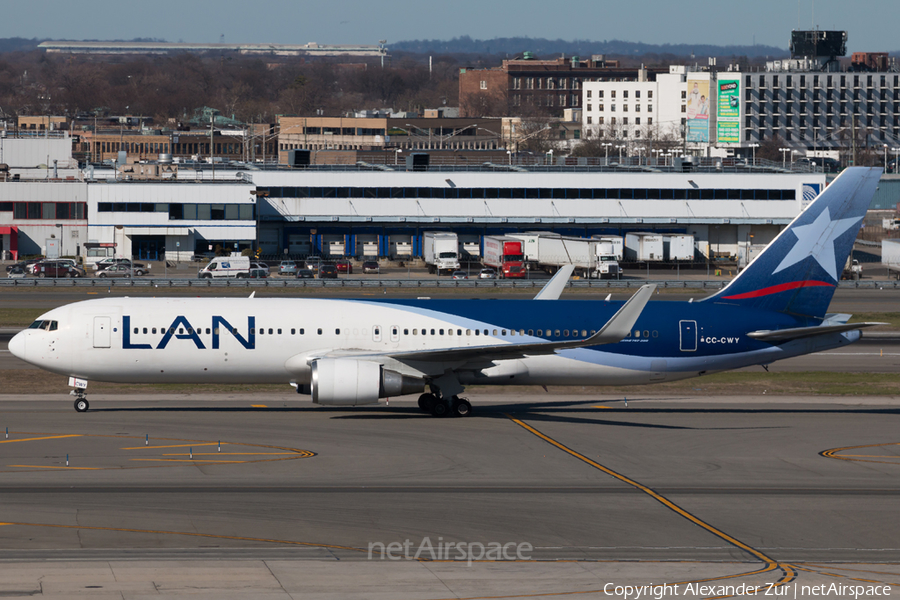 LAN Airlines Boeing 767-316(ER) (CC-CWY) | Photo 158429