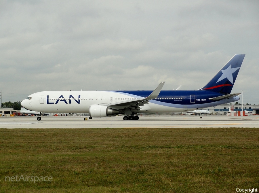 LAN Airlines Boeing 767-316(ER) (CC-CWY) | Photo 20201