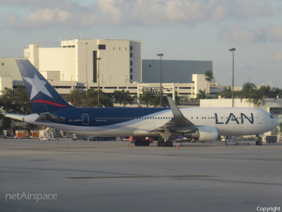 LAN Airlines Boeing 767-316(ER) (CC-CWY) | Photo 305752