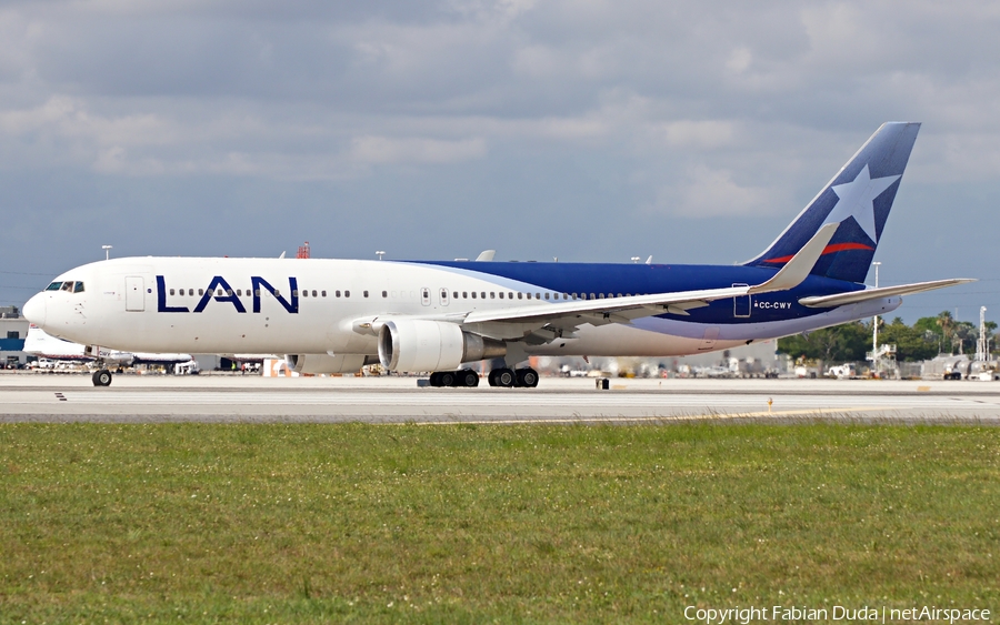 LAN Airlines Boeing 767-316(ER) (CC-CWY) | Photo 324217