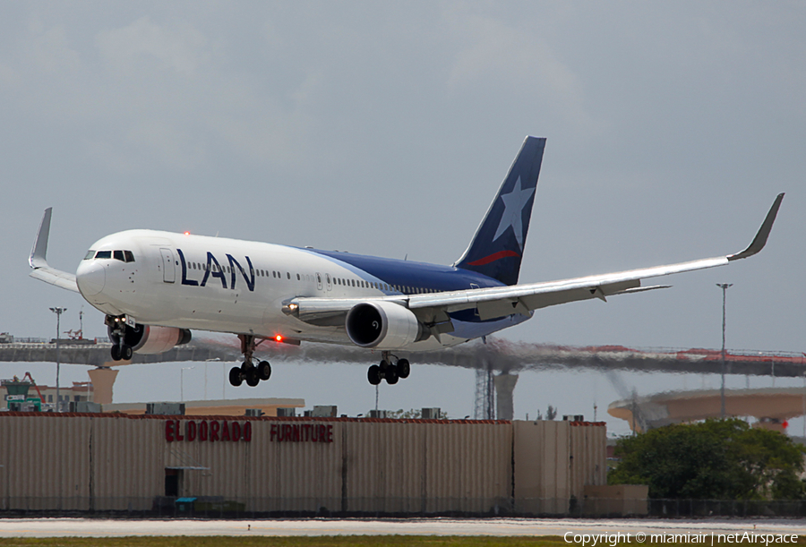 LAN Airlines Boeing 767-316(ER) (CC-CWY) | Photo 46444