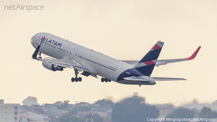 LATAM Airlines Chile Boeing 767-316(ER) (CC-CXC) | Photo 503390
