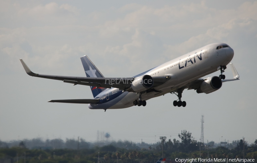 LAN Airlines Boeing 767-316(ER) (CC-CXE) | Photo 309310