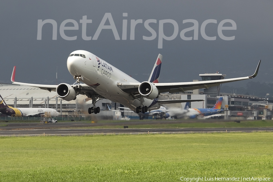 LATAM Cargo Chile Boeing 767-316(ER)(BCF) (CC-CXE) | Photo 509711