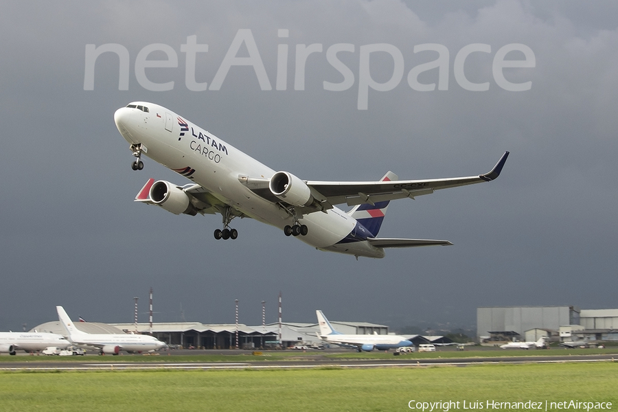 LATAM Cargo Chile Boeing 767-316(ER)(BCF) (CC-CXE) | Photo 509712