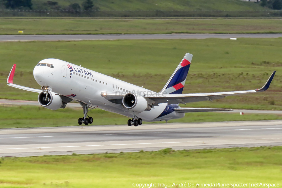 LATAM Airlines Chile Boeing 767-316(ER) (CC-CXG) | Photo 499373