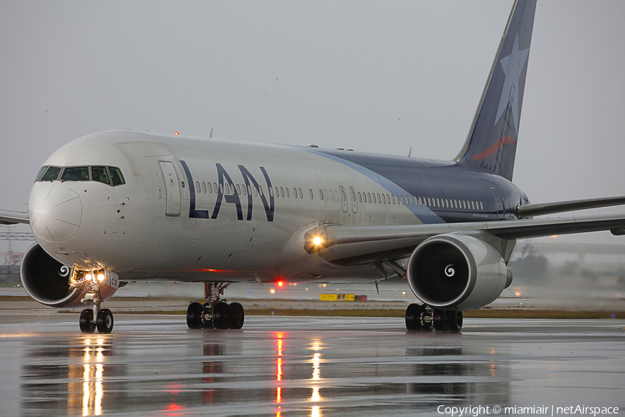 LAN Airlines Boeing 767-316(ER) (CC-CXI) | Photo 95673