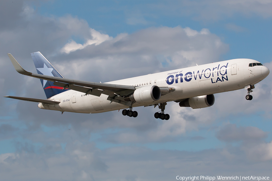 LAN Airlines Boeing 767-316(ER) (CC-CXJ) | Photo 137734