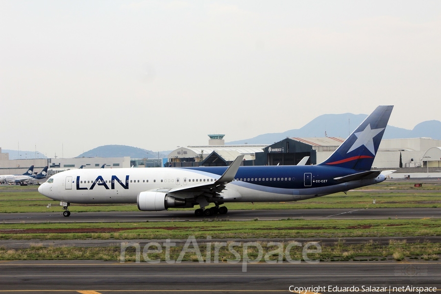 LAN Airlines Boeing 767-316(ER) (CC-CZT) | Photo 139617