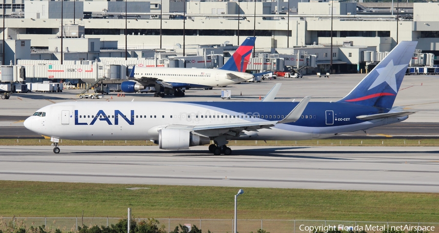 LAN Airlines Boeing 767-316(ER) (CC-CZT) | Photo 309382